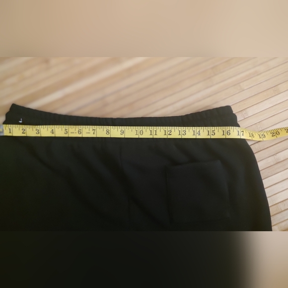 Reebok Black Jogger Pants with Pockets. Large - Picture 8 of 10